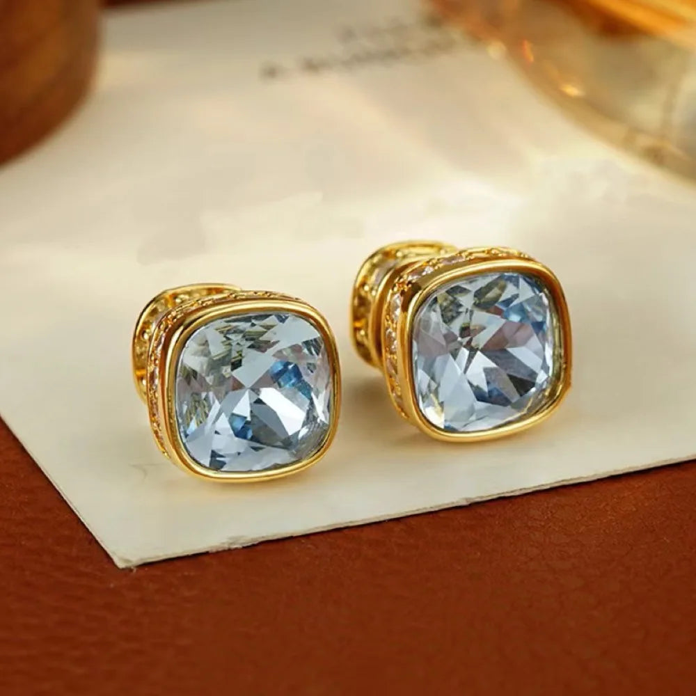 Fashionable Zircon Earrings, Small and Cute Women's Jewelry, Anti Allergic Material, Suitable for Women's Daily Wear Earrings.