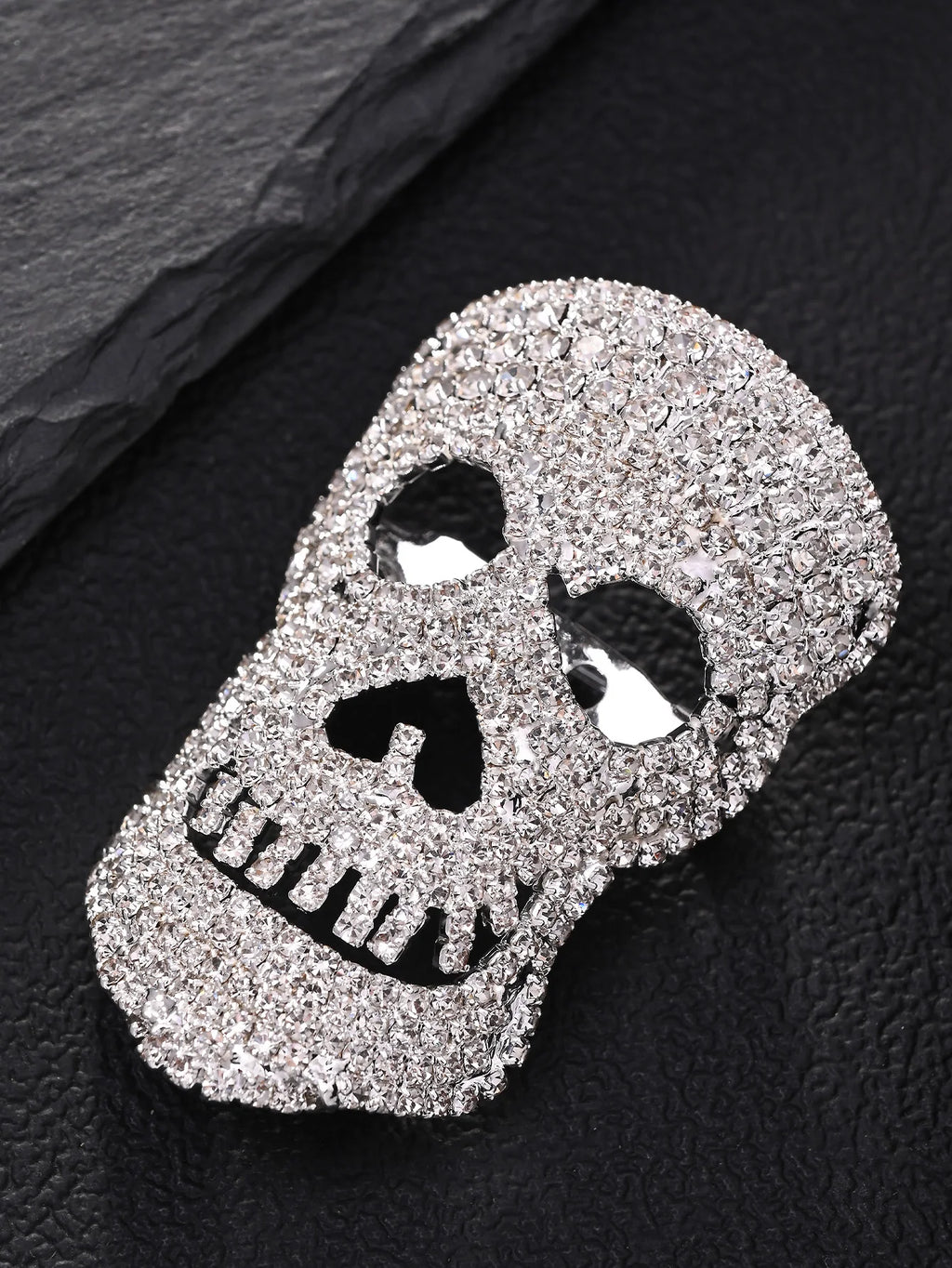 Rhinestone skull head Halloween top brooch women's Halloween dark style fashion personality clothing accessories brooch