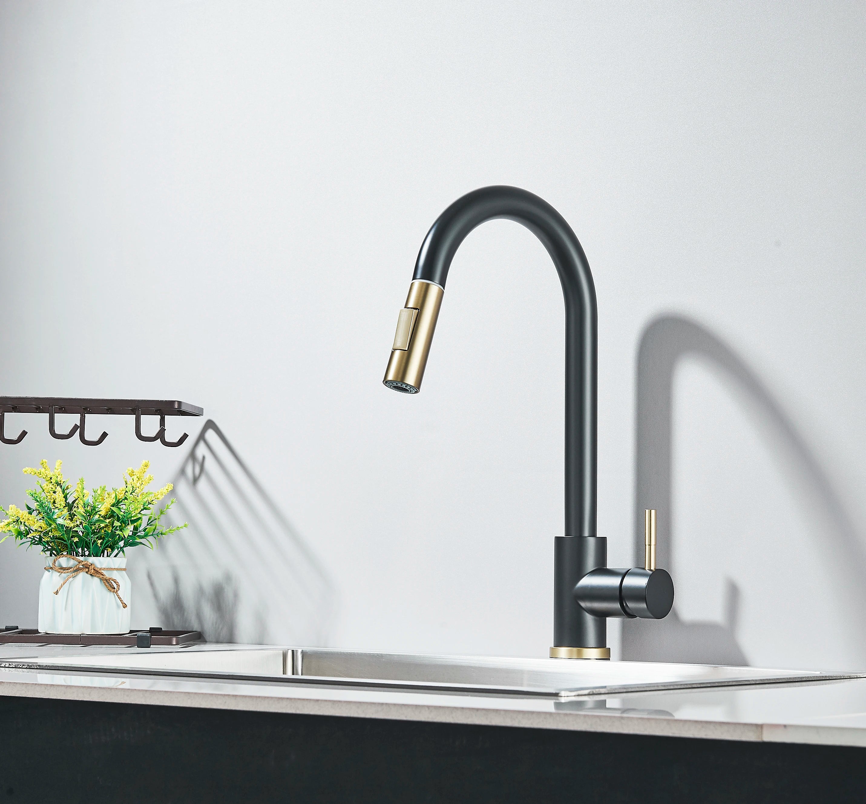 Pull Out Intelligent Touch Kitchen Sink Faucet With Hot And Cold Mixing Sink Faucet That Can Rotate 360 Degrees