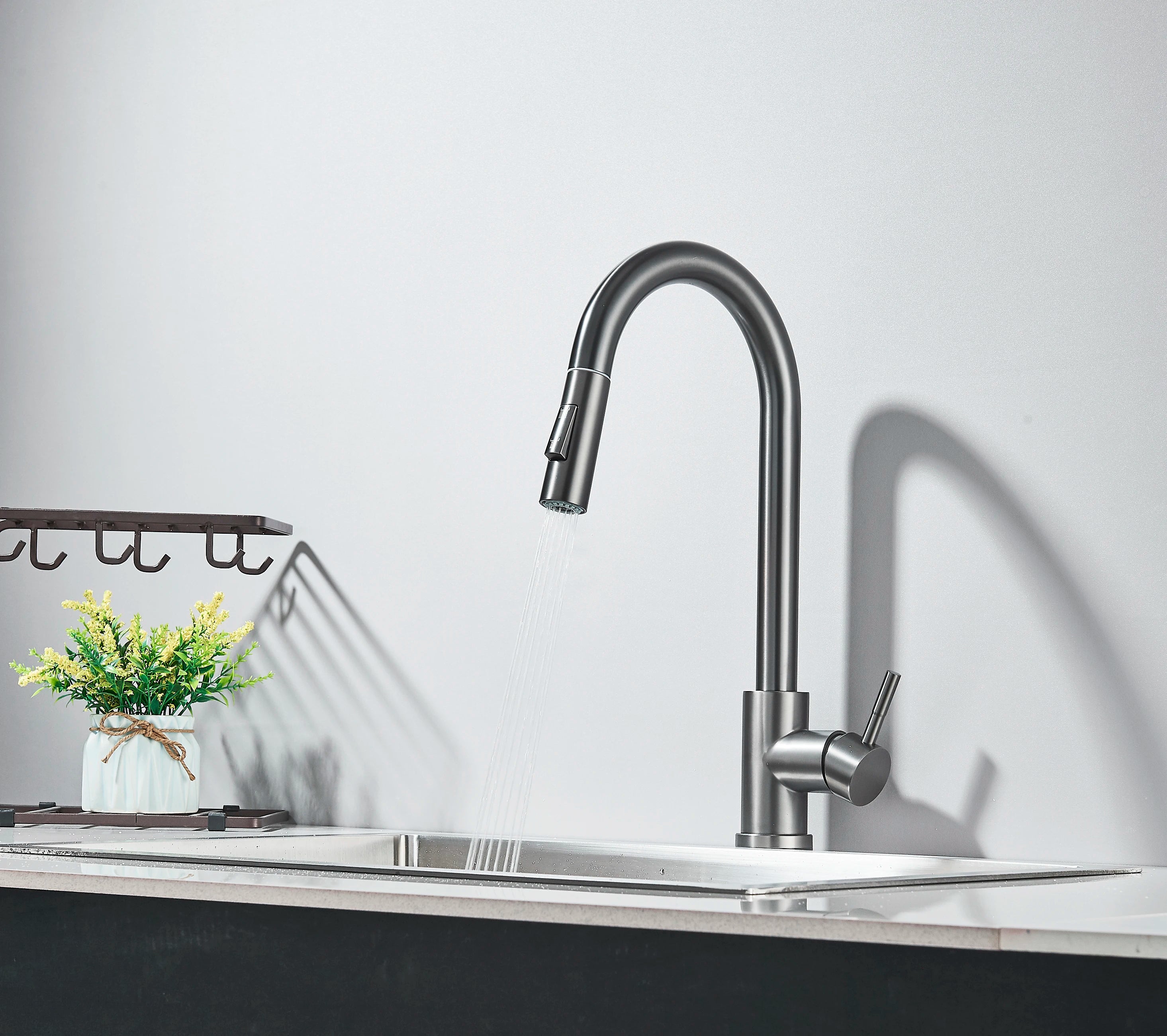 Pull Out Intelligent Touch Kitchen Sink Faucet With Hot And Cold Mixing Sink Faucet That Can Rotate 360 Degrees