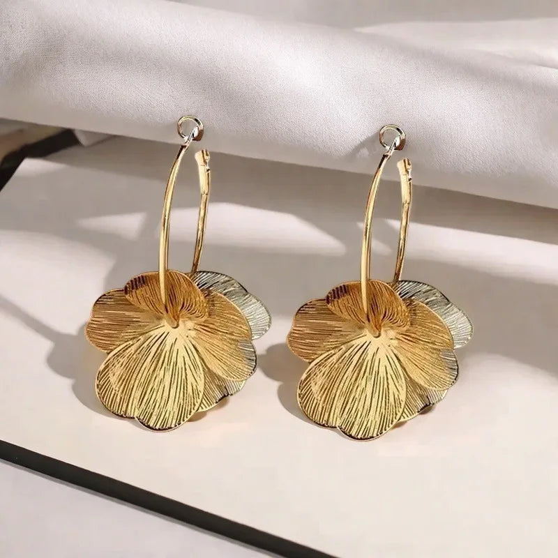 Exaggerate Gold Color Big Flower Hoop Earrings for Women Personality Fashion Ear Hook Metal Charm Jewelry Accessories Gifts
