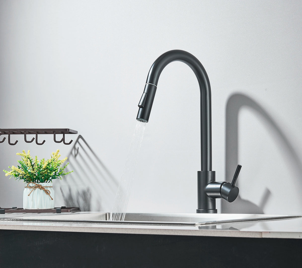 Pull Out Intelligent Touch Kitchen Sink Faucet With Hot And Cold Mixing Sink Faucet That Can Rotate 360 Degrees