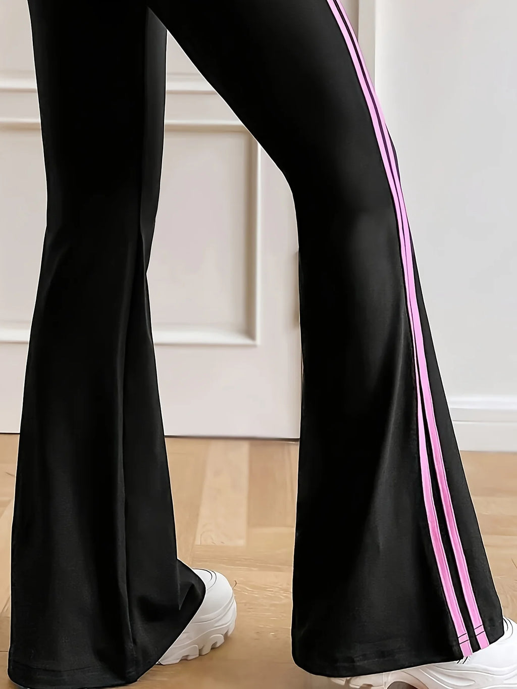 Girls' Casual Pants, Versatile Bell-Bottom Trousers for All Seasons, Soft and Comfortable Fabric, Stylish Design with Side Stripes, Suitable for Girls Aged 4-12, Perfect for Home and Outdoor Wear