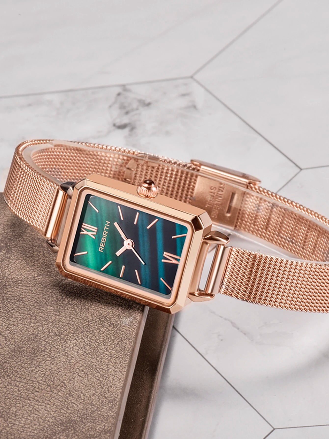 Casual, fashionable, retro, and simple quartz watches are suitable for daily wear