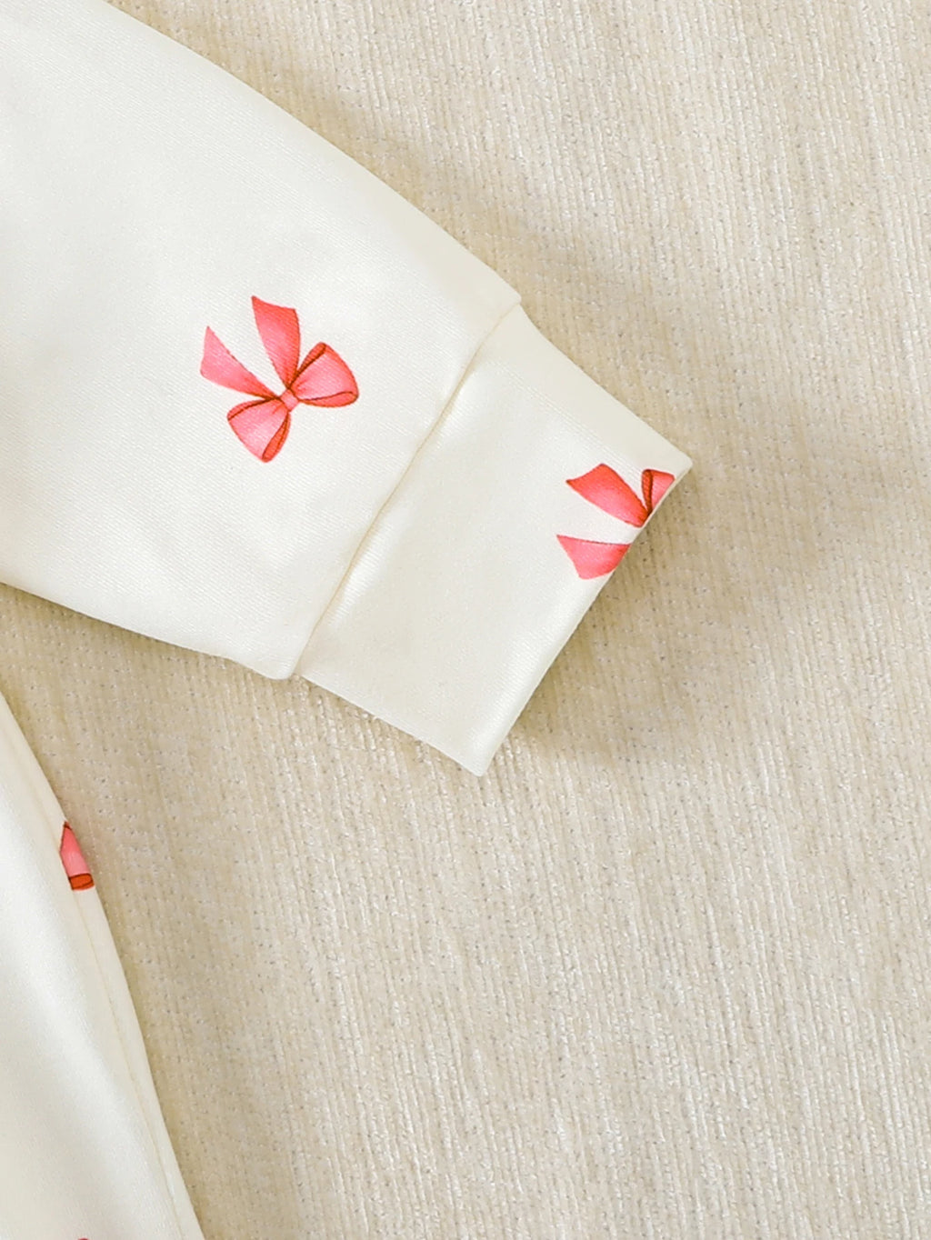 【Baby Girl Bowknot Romper】Autumn & Winter Style: Cream Base with Fuchsia Bowknot Print, featuring a doll collar and large bowkno