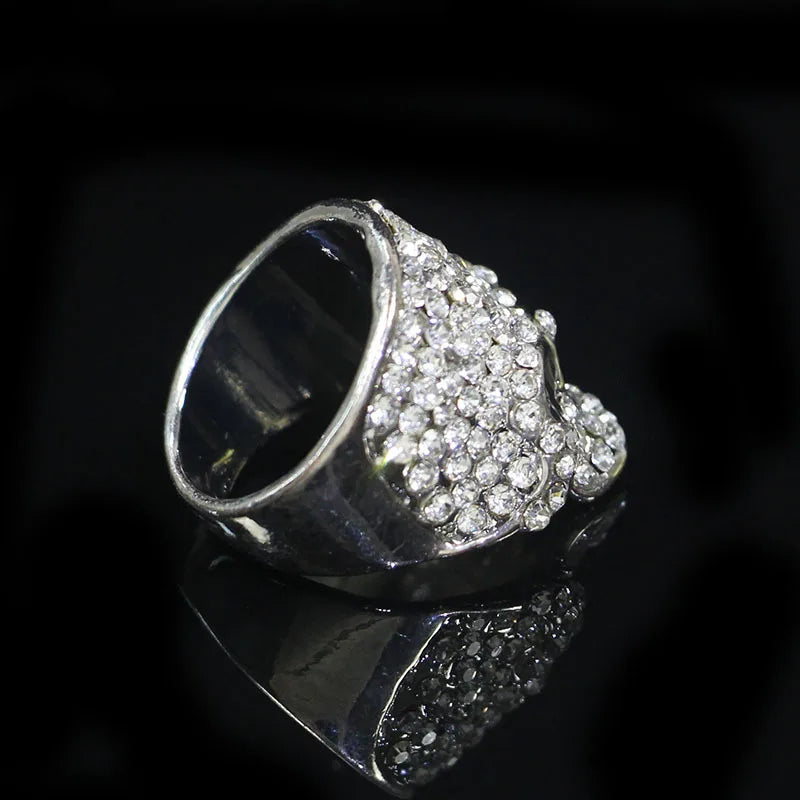 Fashion Punk Rhinestones Skull Rings Hiphop Glitter Silver Color Crystal Gothic Finger Ring for Women Men Party Jewelry Gift