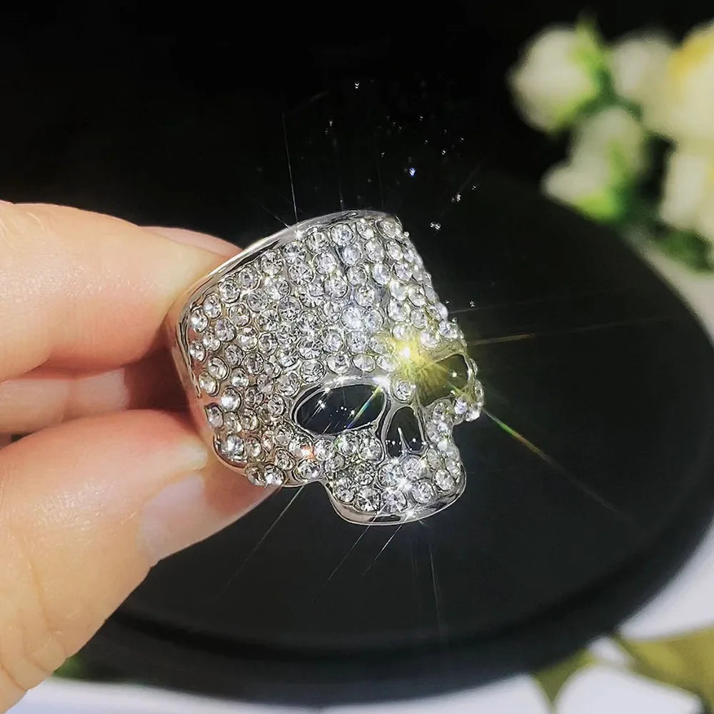 Fashion Punk Rhinestones Skull Rings Hiphop Glitter Silver Color Crystal Gothic Finger Ring for Women Men Party Jewelry Gift